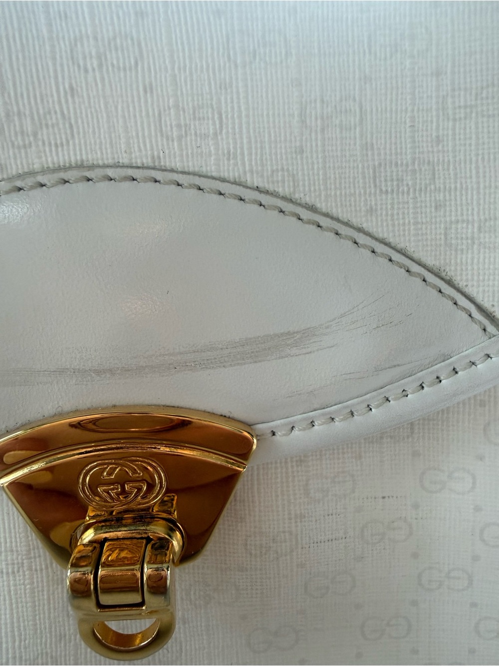 Vintage Gucci White Crossbody Bag with Gold Hardware - Picture 4 of 15
